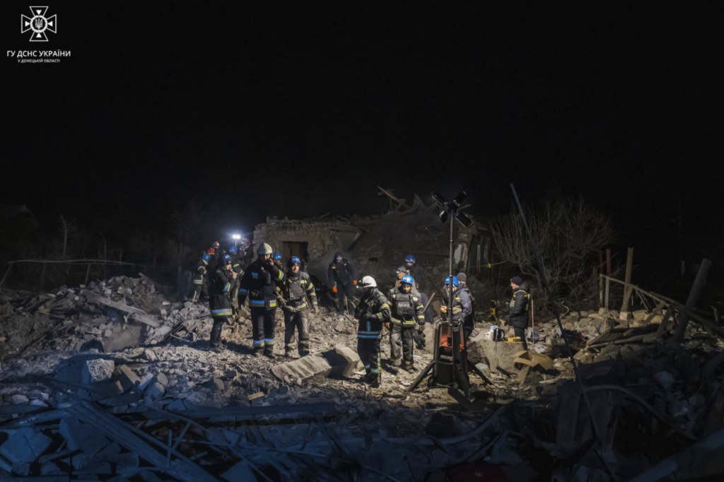 У Покровському районі з під завалів дістали тіло дитини