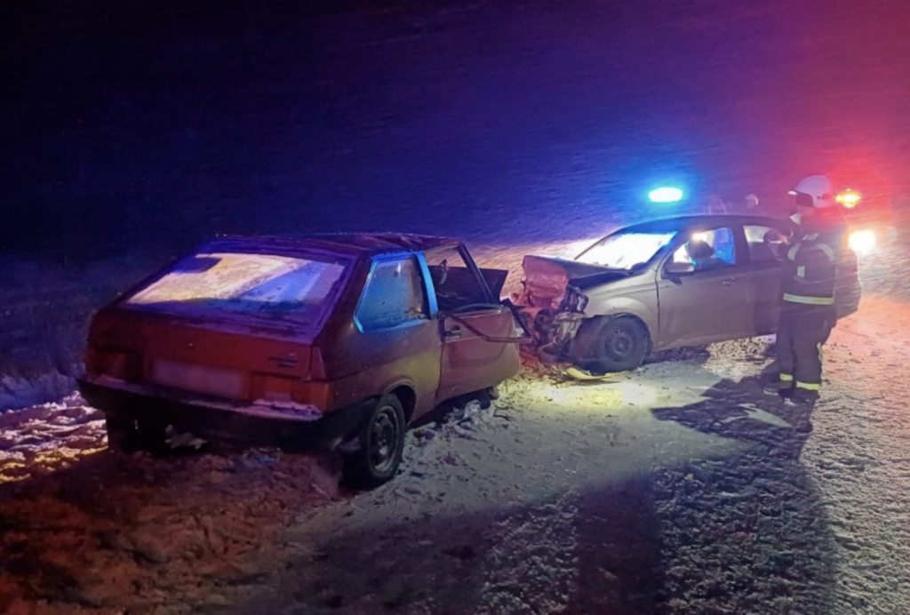 В Харьковской области столкнулись два автомобиля, много пострадавших