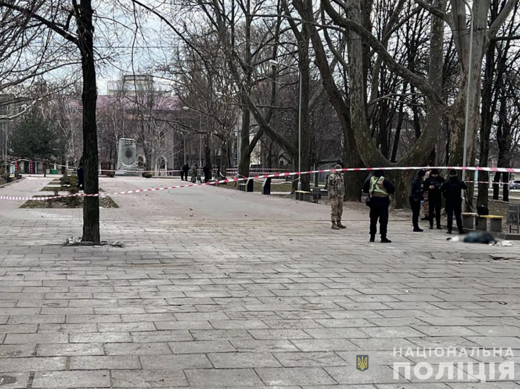 У Запоріжжі чоловік застрелив перехожу та наклав на себе руки