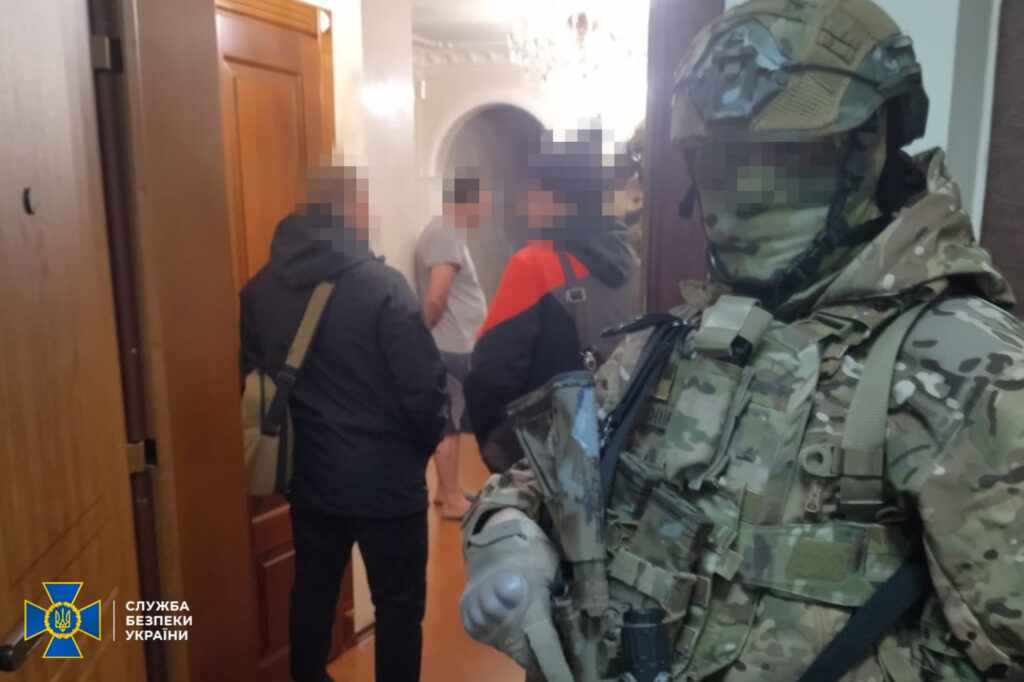 Постачав харчі окупантам та платив податки Росії: СБУ затримала у Києві власника агрохолдингу з Херсонщини