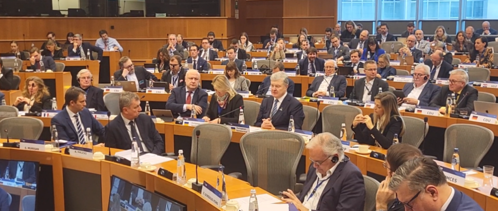 Треба зробити це якнайшвидше: Порошенко на асамблеї ЄНП закликав ухвалити допомогу Україні на 50 млрд євро