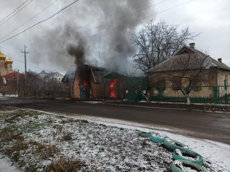 Росіяни з “Градів” обстріляли Курахове на Донеччині, є загиблий та поранений
