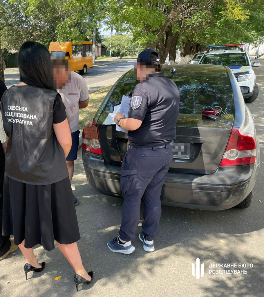 Змушував підлеглих будувати приватний будинок для тещі: на Одещині затримали посадовця військової частини