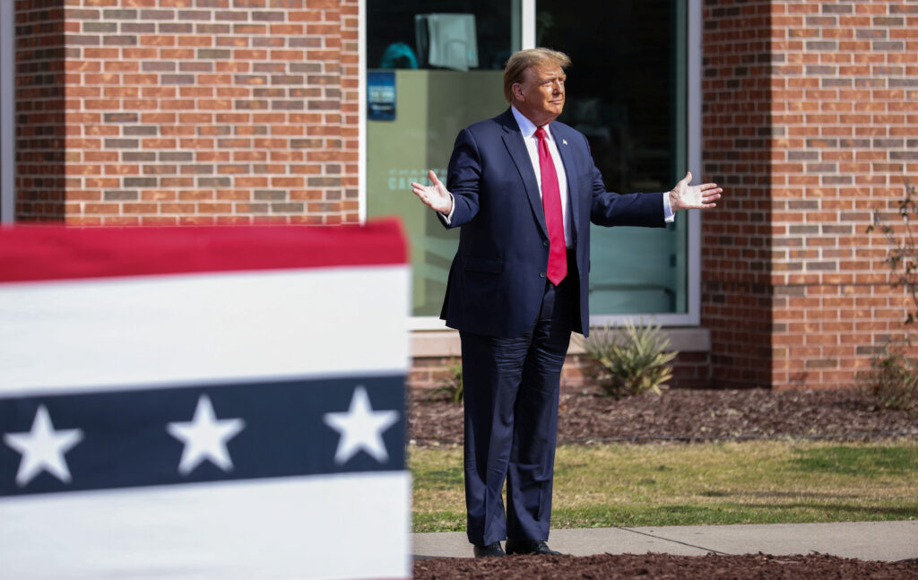 Радники Трампа хочуть організувати мирні перемовини Зеленського та Путіна: деталі