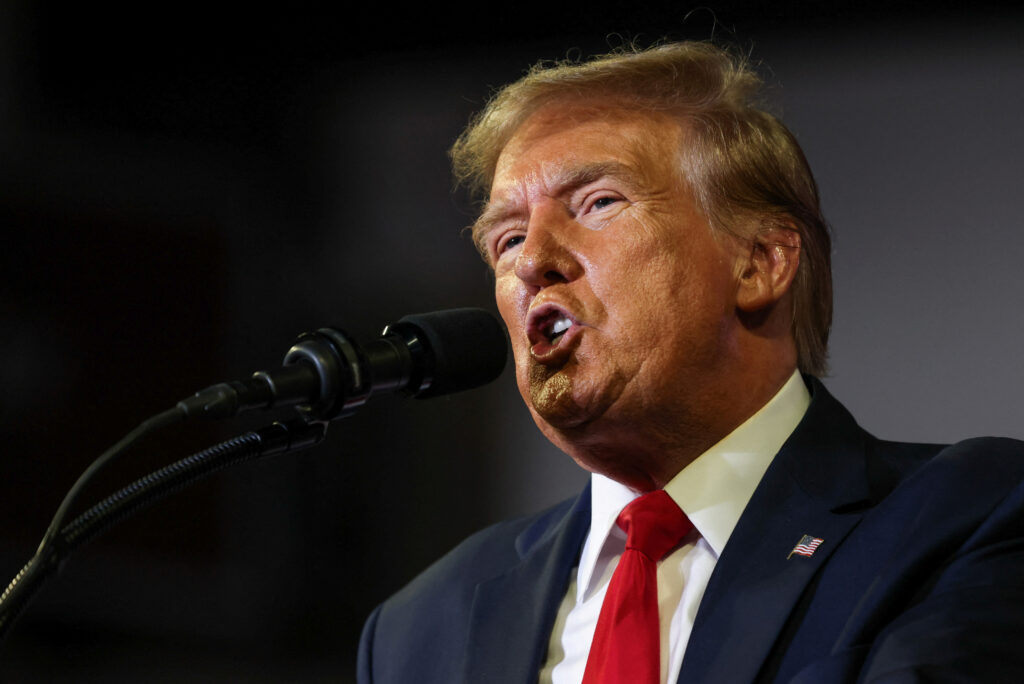 Трамп прокоментував смерть Навального, назвавши США “нацією-невдахою”