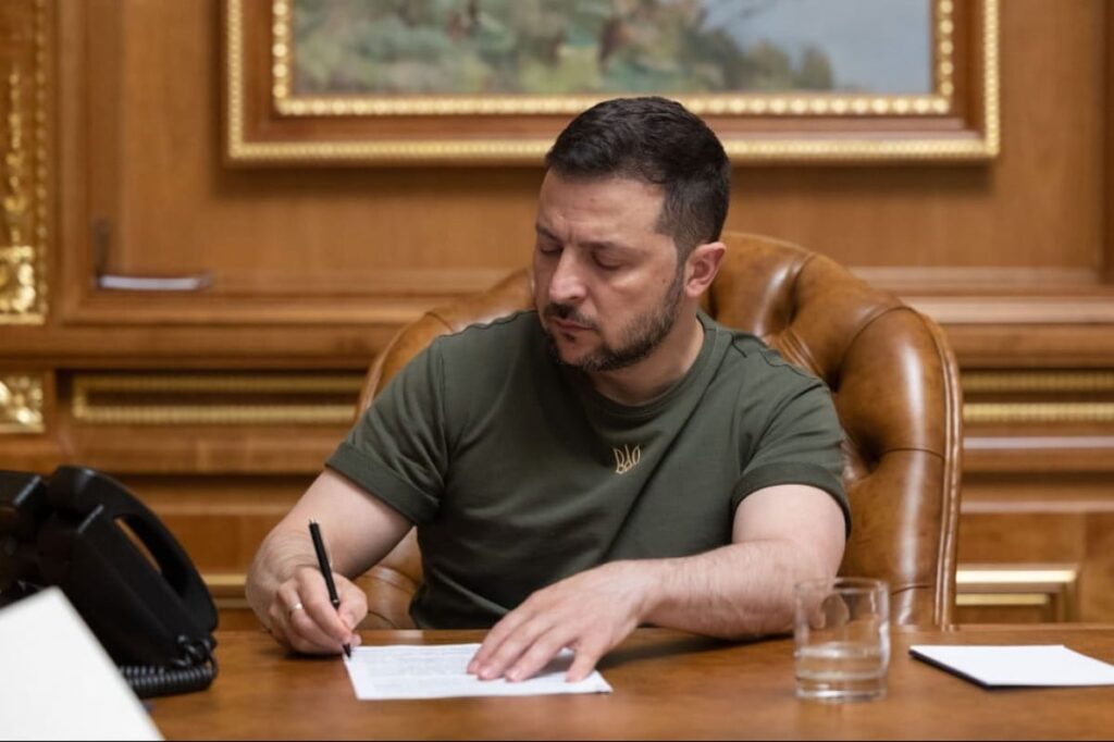 Зеленский подписал закон о легализации медицинского каннабиса в Украине