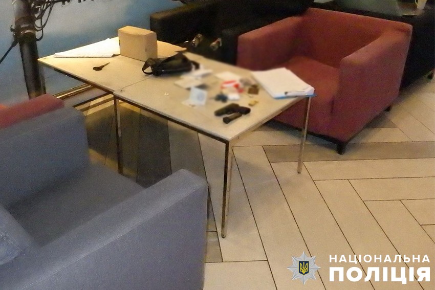 У центрі Києва через сварку в готелі сталася стрілянина: поранений чоловік