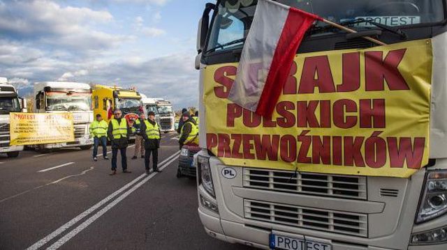 Польські фермери дозволили лімітований перетин кордону на двох пунктах пропуску