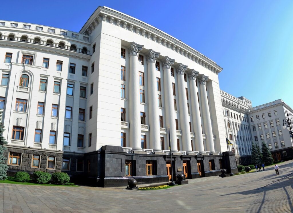 Отслеживание журналистов BIHUS.info: заказчики находятся на Банковой