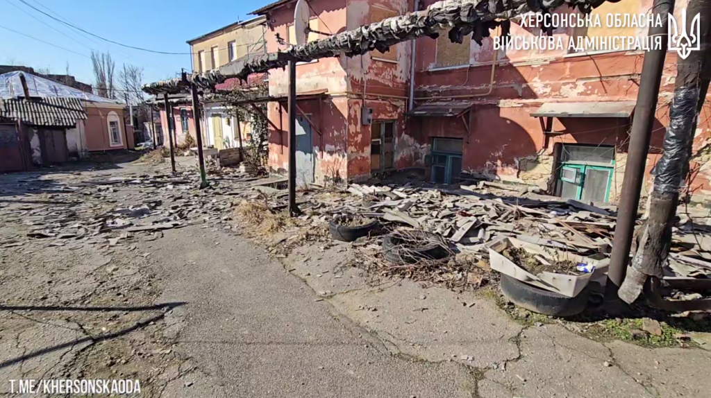 Войска РФ накрыли огнем жилые кварталы Херсона: есть погибший и раненые