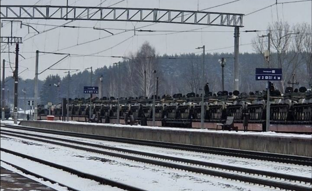 Оккупанты перемещают в Беларусь военную технику