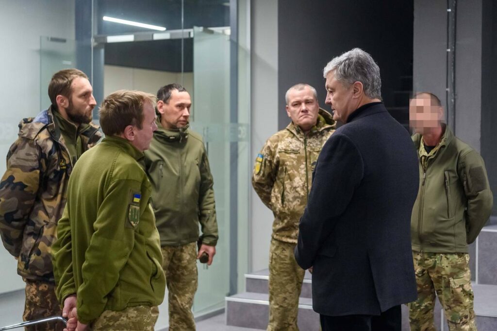 Одне з найкращих українських розроблень: Порошенко передав військовим два комплекси БПЛА “Лелека-100”