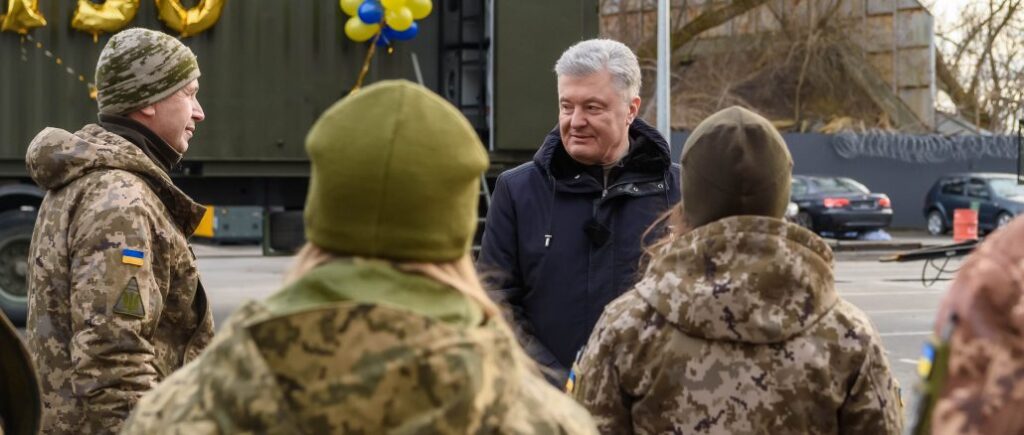 Силам ППО передали ювілейні комплекси: Порошенко показав унікальні розробки, якими користуються 100 тисяч військових