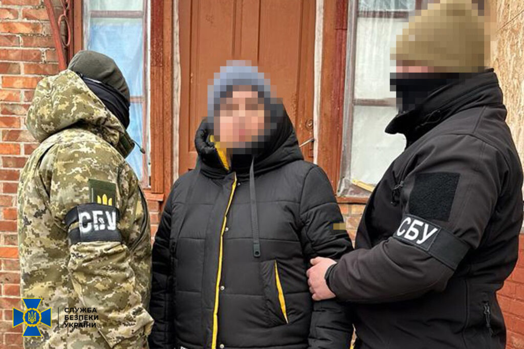 Розвідувала місця дислокації ЗСУ та товаришувала з керівництвом “ДНР”: на Донеччині затримали ворожу інформаторку