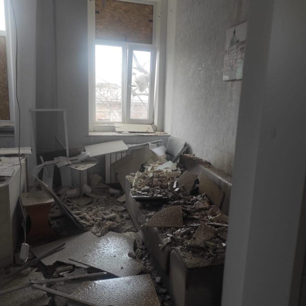 Росіяни обстріляли лікарню у Херсоні та з авіації атакували Бериславщину, три людини поранені