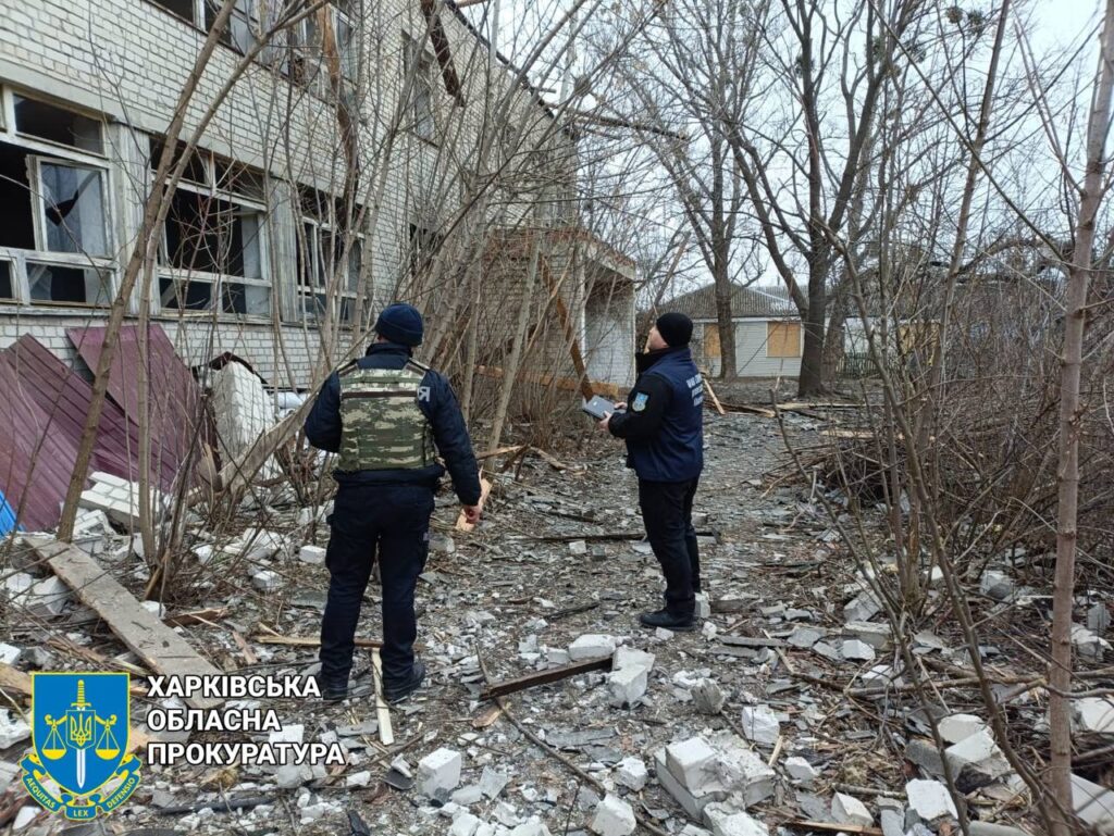 Росіяни обстріляли Борову на Харківщині: пошкоджені дитячі садочки, лікарня та приватні будинки