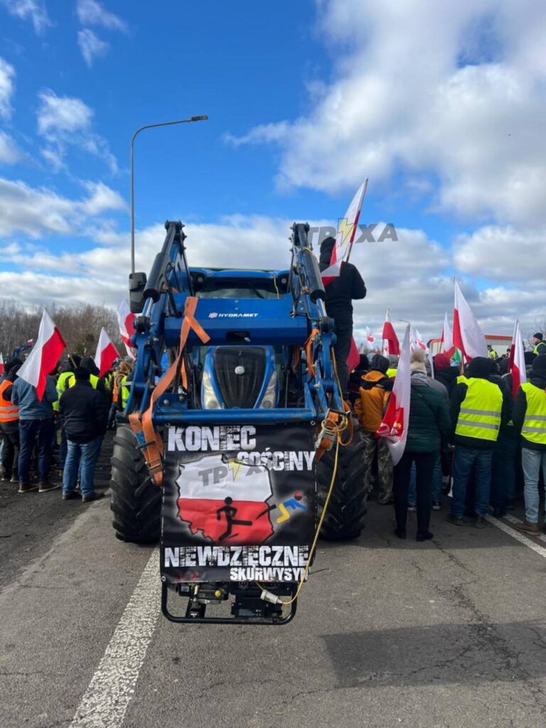 “Валіть додому”: польські фермери почали блокувати залізничне сполучення з Україною