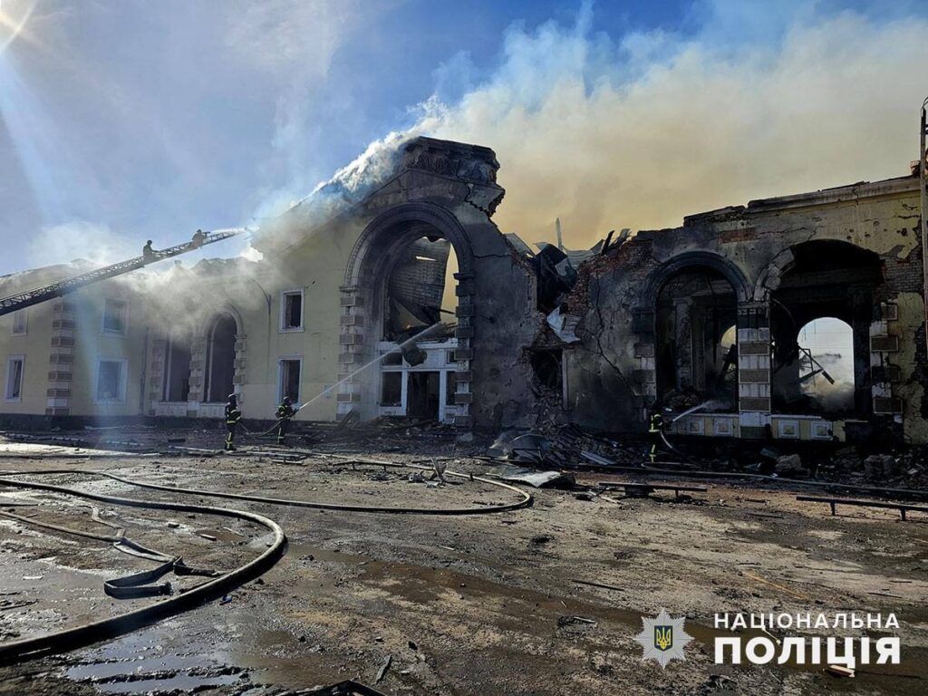 Армія РФ обстріляла Костянтинівку на Донеччині керованою авіабомбою та ракетами С-300, є значні руйнування