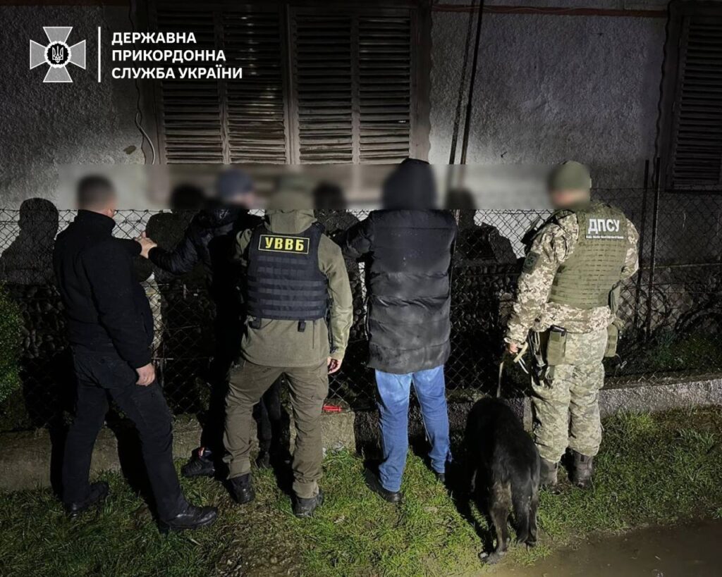 Переправляв ухилянтів за кордон за вісім тисяч доларів: на Закарпатті затримали неповнолітнього “бізнесмена”