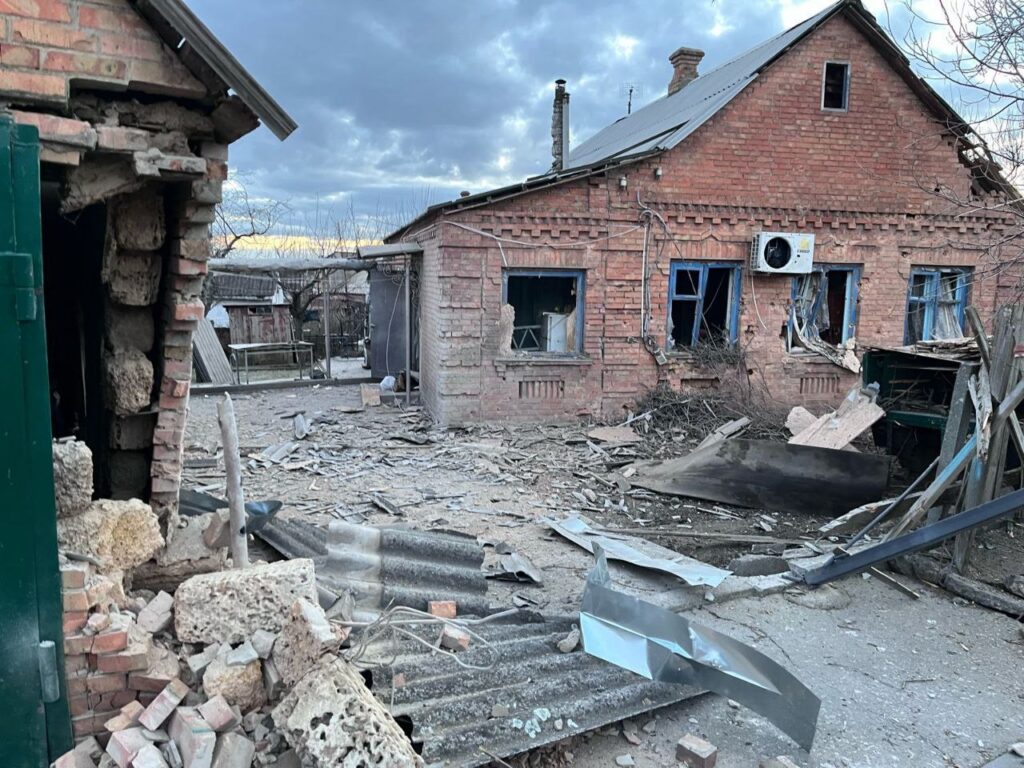 У Нікополі через російські обстріли постраждали двоє