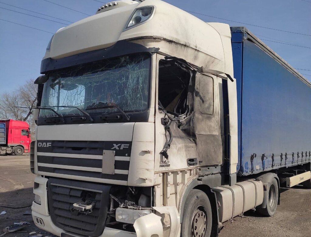 Росіяни скинули з дрона вибухівку на вантажівку у Нікополі: загинув чоловік