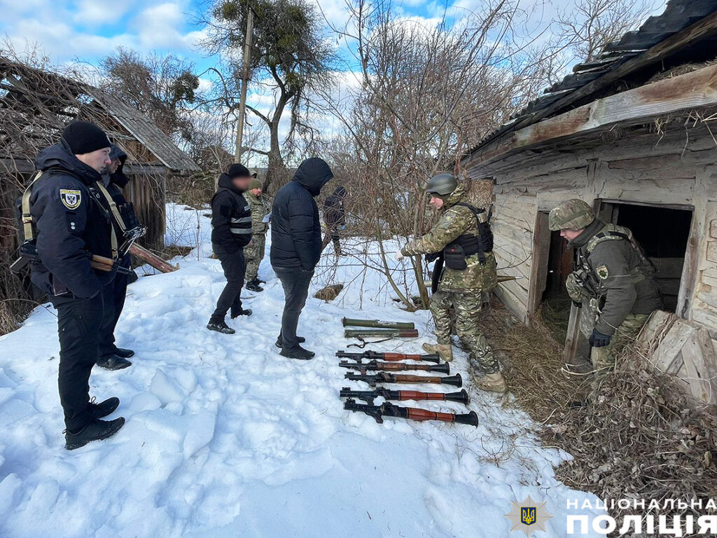 На Чернігівщині знайшли схрон зі зброєю та боєприпасами