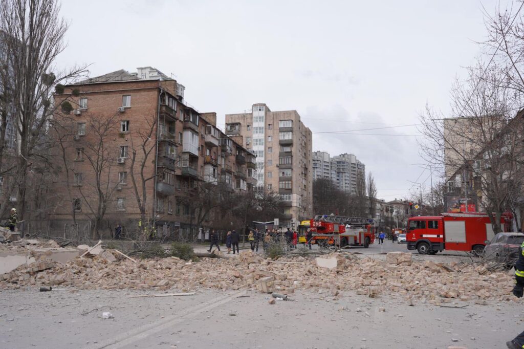 РФ атакувала Київ балістичними ракетами, є пошкодження