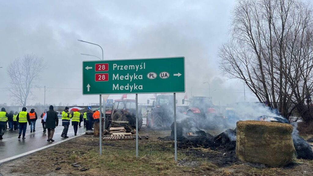 Польські фермери розблокували два КПП на кордоні з Україною