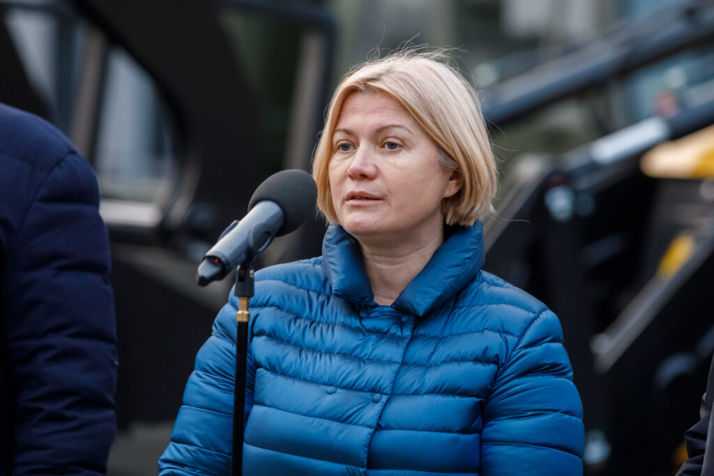 Дешевые имитаторы: Геращенко сообщила, что «слуги» отменили сессионную неделю и срочно едут «проверять фортификации»