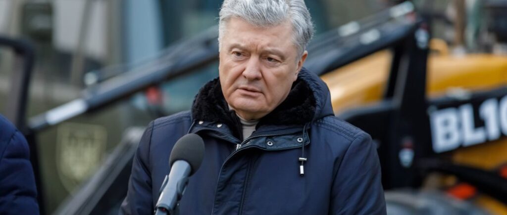 Порошенко купил партию тракторов для строительства фортификаций и призывает Раду создать ВСК по вопросу укреплений