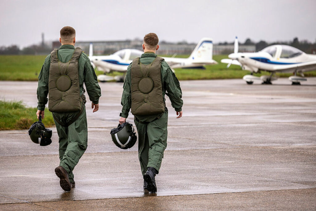 Перші українські пілоти пройшли базову підготовку на F-16 під керівництвом ВПС Великої Британії