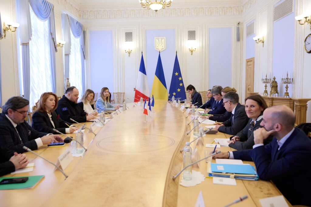 “Україна змогла здивувати Всесвіт”: очільниця Національних зборів Франції виступила у Верховній Раді