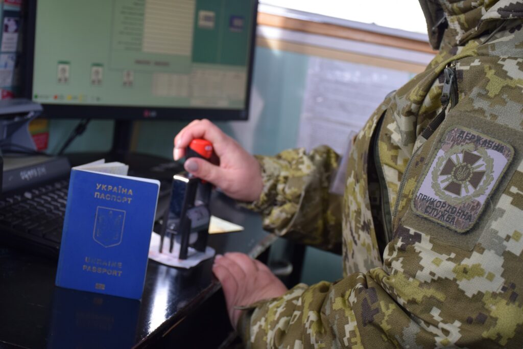 New regulation on border crossing for men 18–22: conditions and timeline