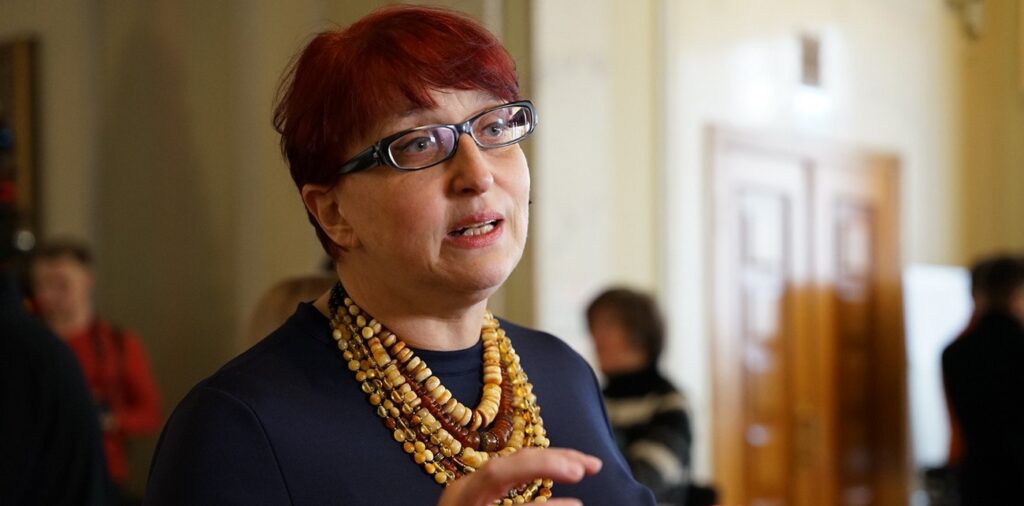 Далі буде: “слуга” Третьякова відкликала законопроєкт покарання за “привласнення державних функцій”