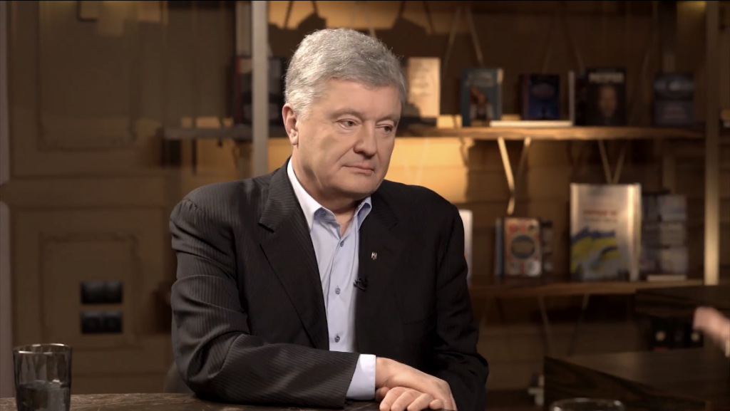 Порошенко розповів, скільки кілометрів фортифікацій треба збудувати Україні