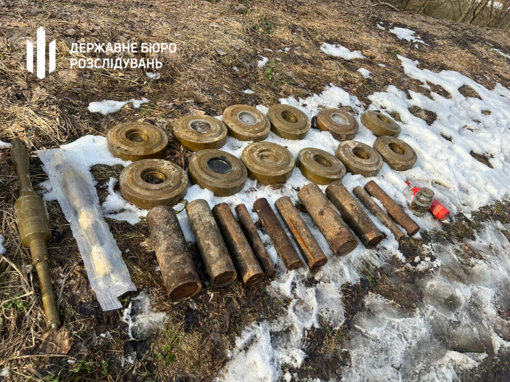 Міни та ящики з патронами: на Сумщині знайшли схрон з боєприпасами російських військових