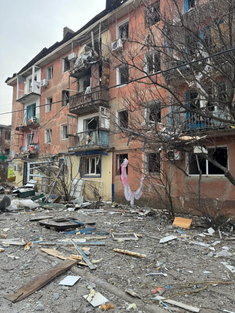 Росіяни атакували Курахове на Донеччині керованою авіабомбою, поранені 16 мирних жителів