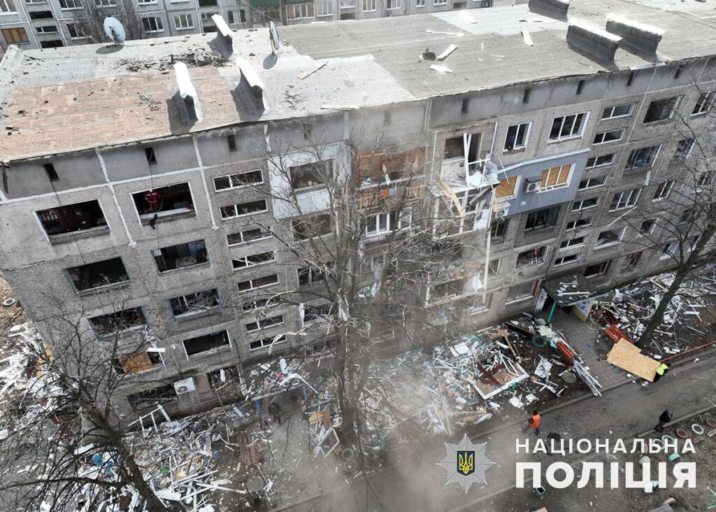 Более 90 разрушений: россияне ударили по жилому сектору Мирнограда и Новогродовки Донецкой области
