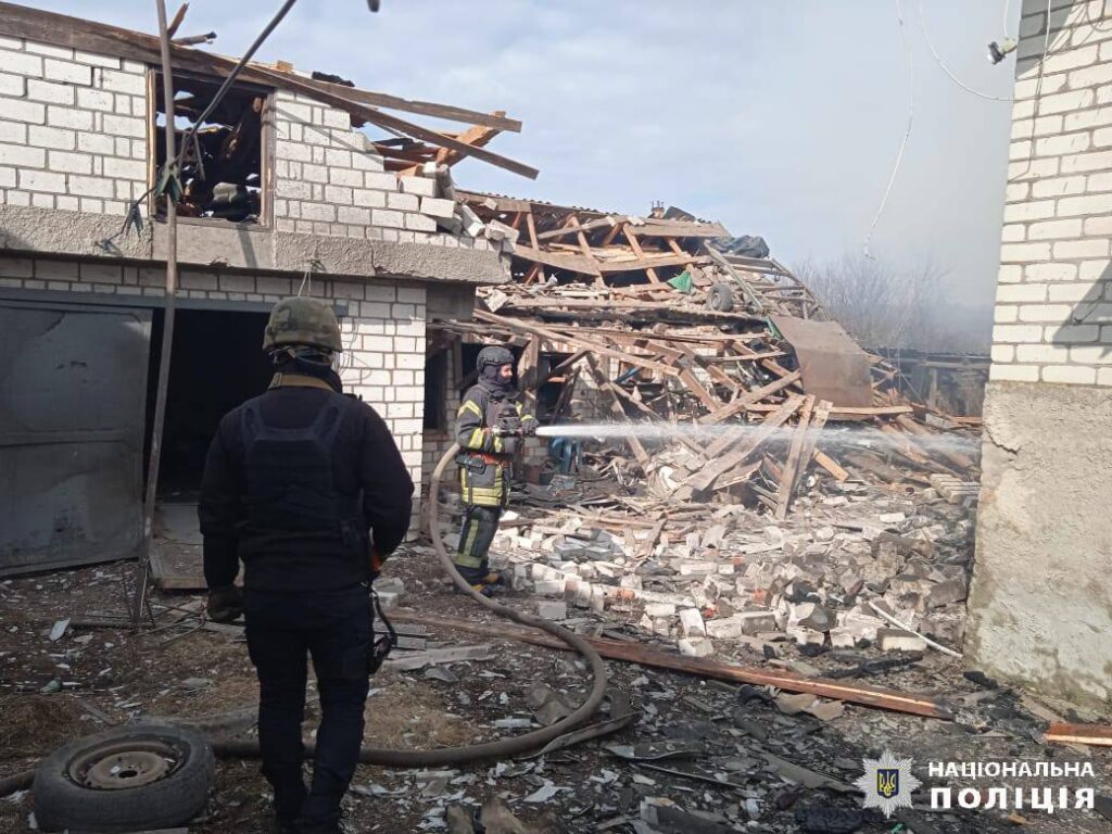 В Харькове в результате налета «шахедов» возник пожар, повреждены жилые и административные здания