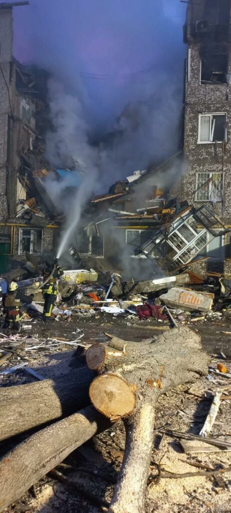 У Сумах з під завалів будинку дістали тіло ще одного загиблого