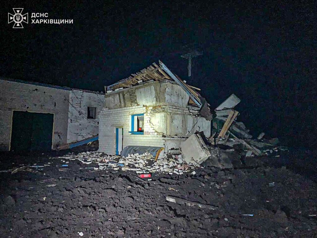 РФ ударила по пожарной части в Харьковской области: ранен спасатель