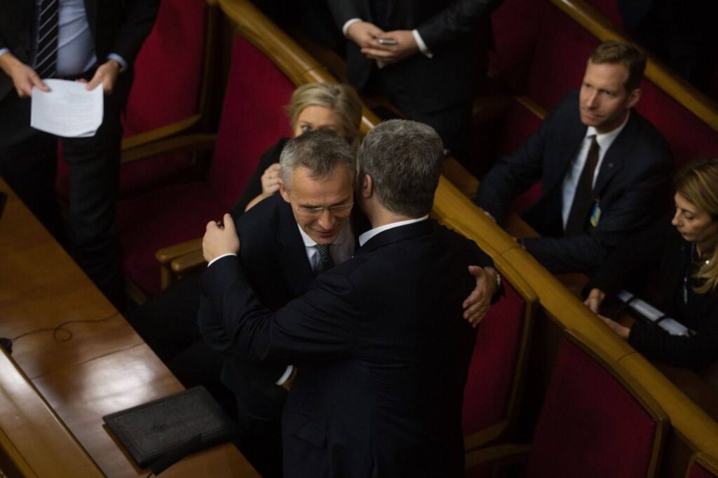 Порошенко в Раді привітав Столтенберга: лише членство України в НАТО ознаменує нашу спільну Перемогу