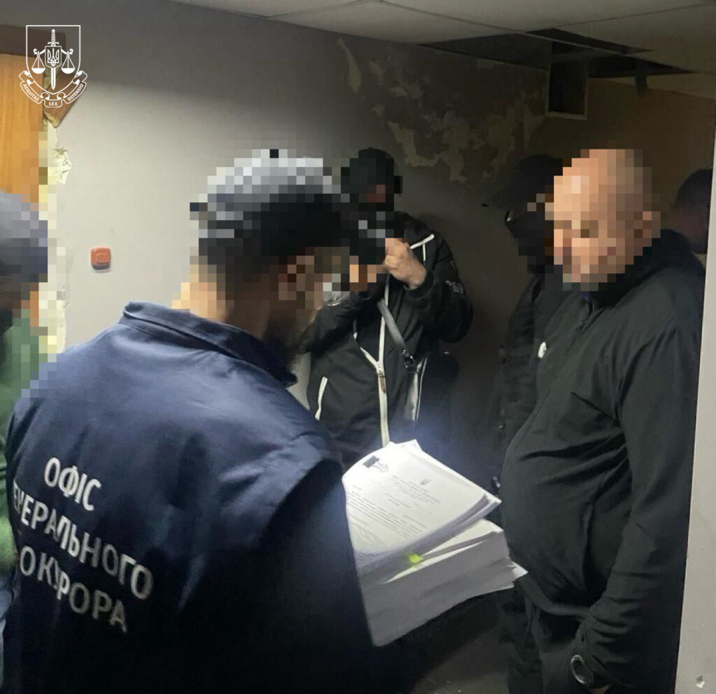 Привласнили 26 мільйонів гривень на закупівлях пального: правоохоронці затримали двох експосадовців СБУ