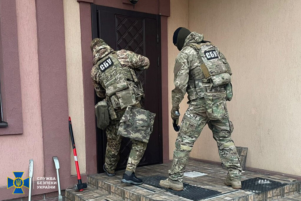 Допомагали під’єднати Запорізьку АЕС до “Росатома”: у Харкові затримали шістьох інженерів-колаборантів