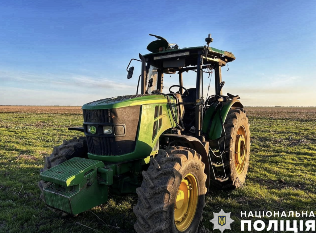 На Херсонщині трактор підірвався на міні