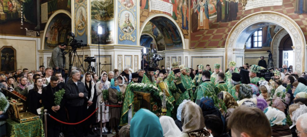 Молимось за ЗСУ і перемогу України: Петро і Марина Порошенки привітали всіх із Вербною неділею