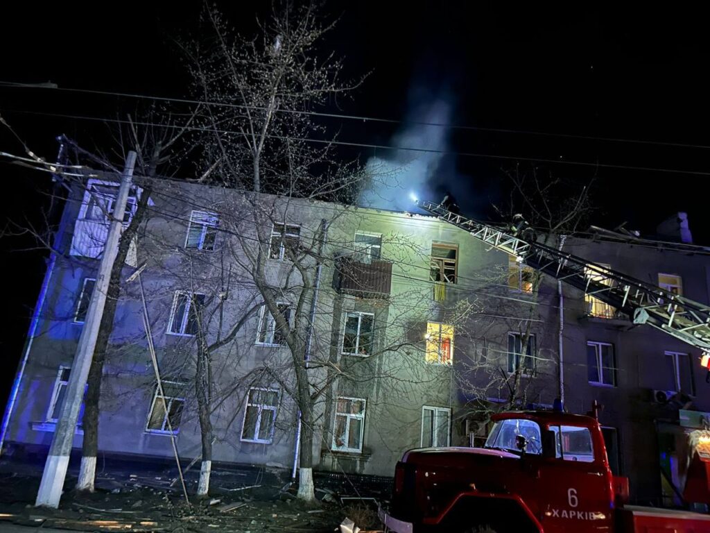 Росіяни масовано атакували Харків “шахедами”: є значні руйнування, чотири людини загинули, ще 10 поранені
