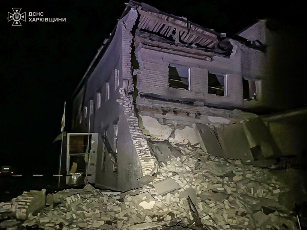 Оккупанты обстреляли спасательное подразделение в Харьковской области: попали в пожарное депо
