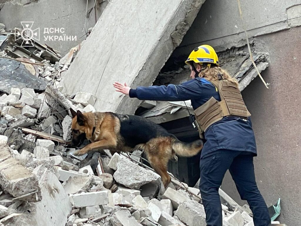 Ракетный удар по центру Чернигова: число погибших возросло до 18 человек