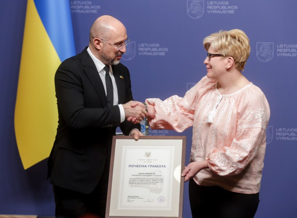 Литва закупить для України три тисячі FPV-дронів та виділить ще 35 мільйонів євро на артснаряди – Шмигаль